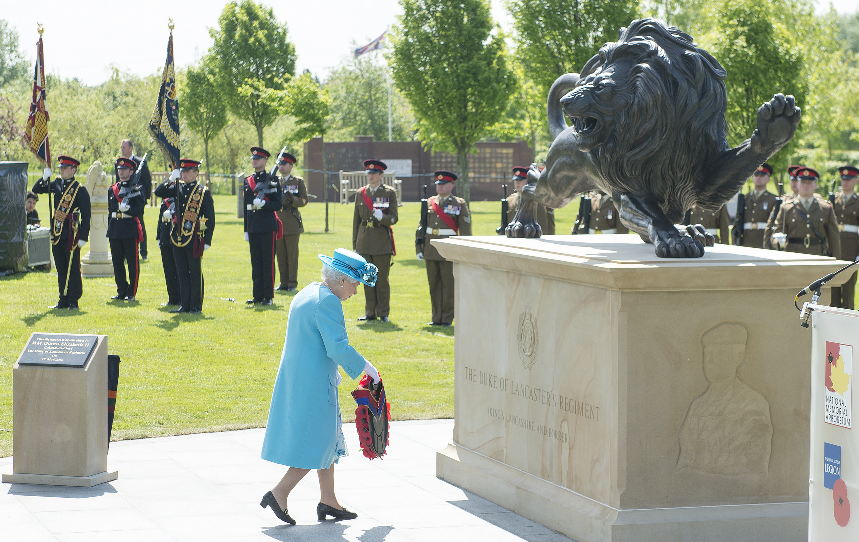 The Queen Unveils Memorial To Duke Of Lancaster S Regiment Nw Rfca