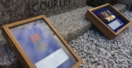 20171130-Gourley_VC_Commemoration_Medals and VC_on_grave-Adjt103-O